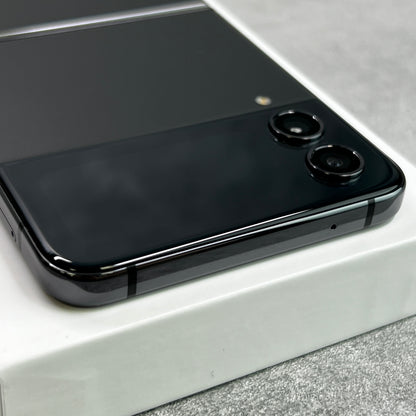Samsung Galaxy Z Flip4 Grey
