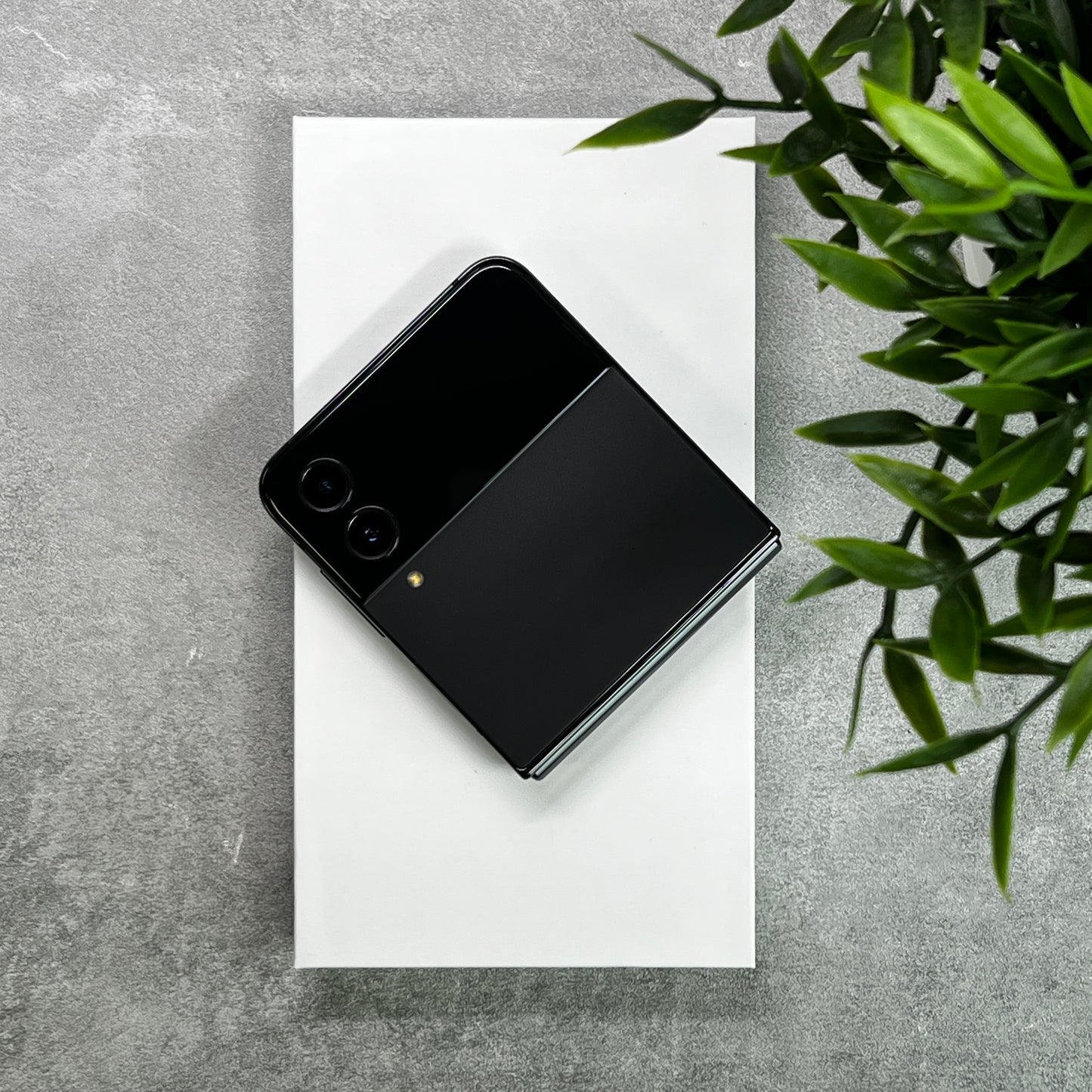 Samsung Galaxy Z Flip4 Grey