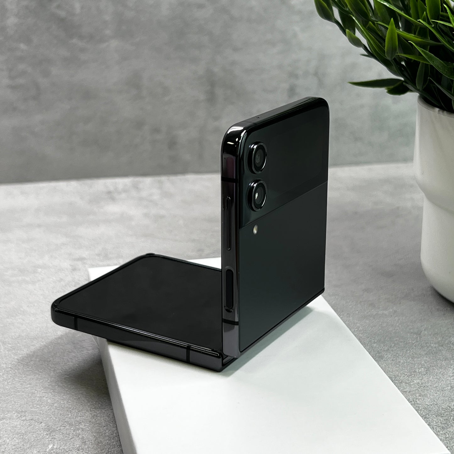 Samsung Galaxy Z Flip4 Grey