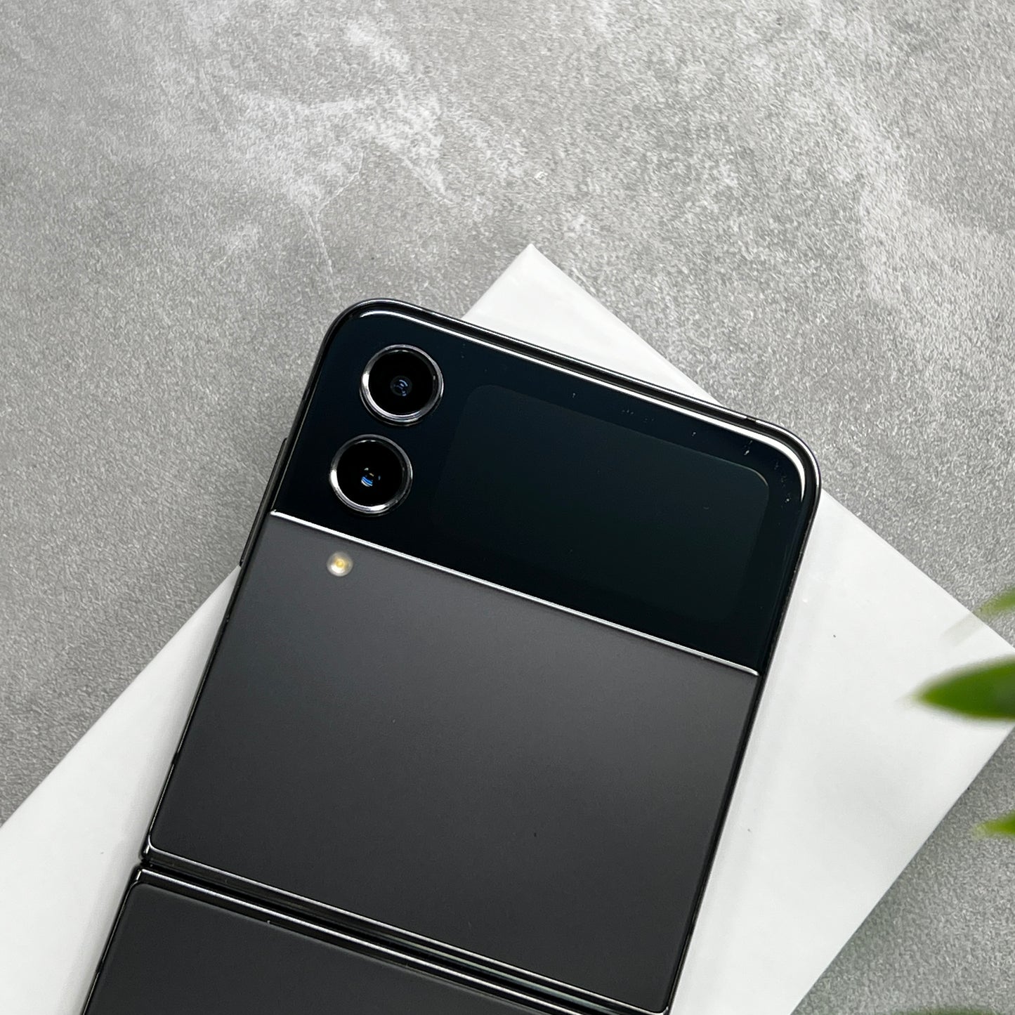 Samsung Galaxy Z Flip4 Grey