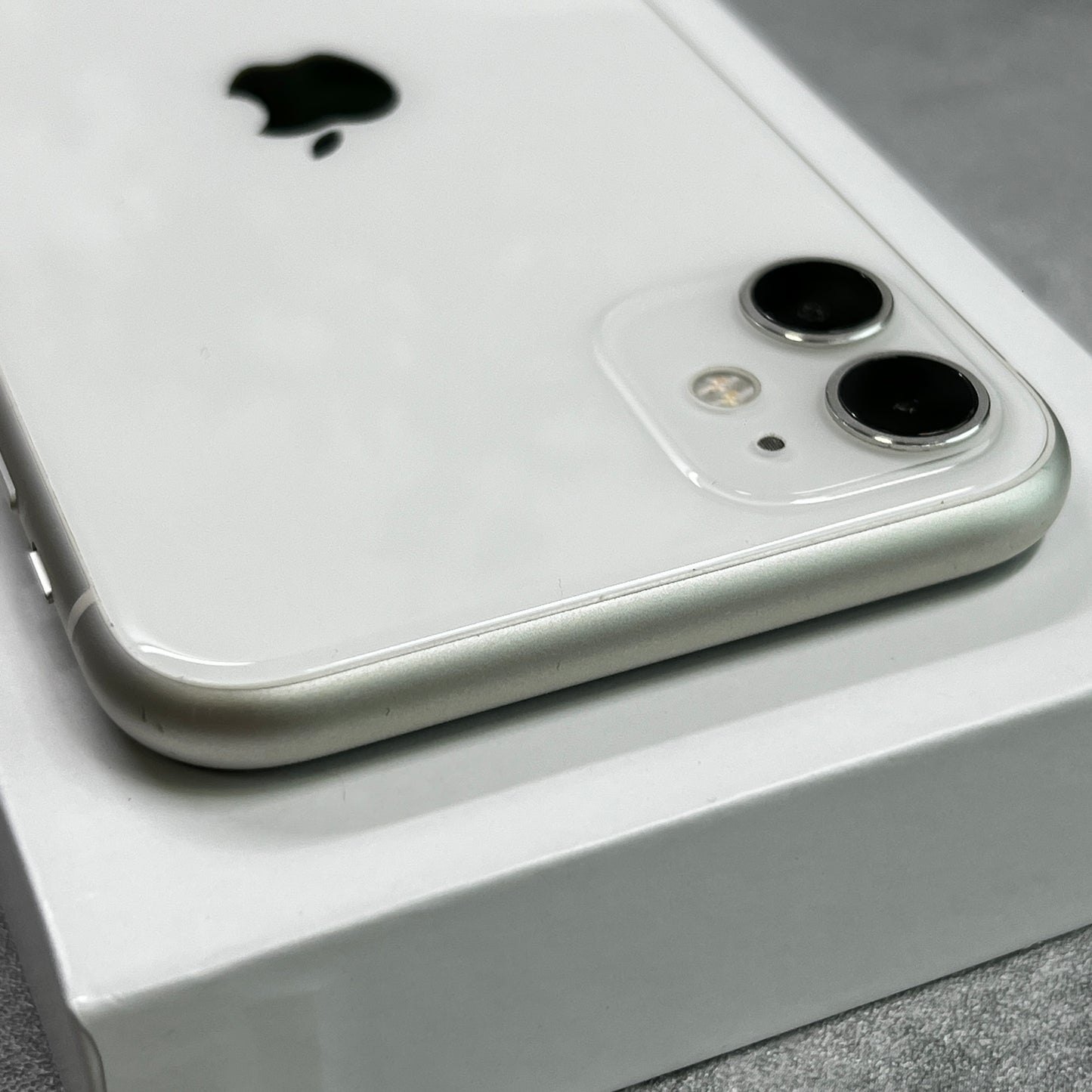 Apple iPhone 11 64GB White (Imperfect) (Unlocked)