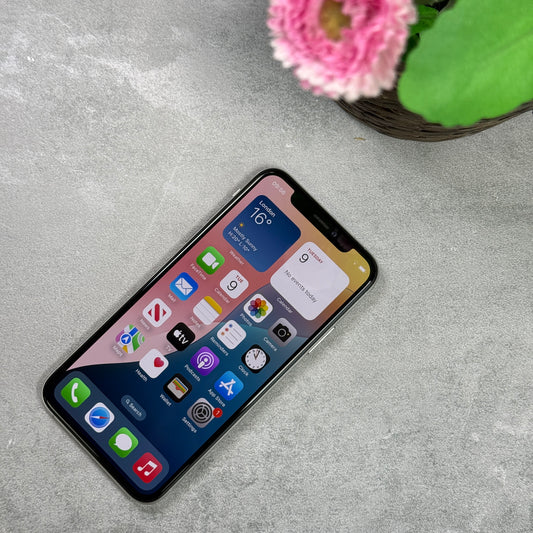 Apple iPhone XS Silver (Unlocked)